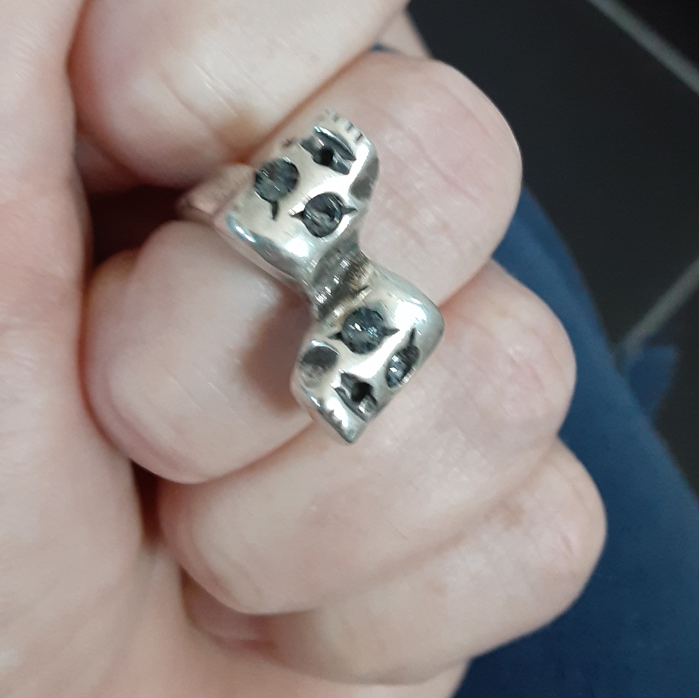 UNOde50| ARE YOU TALKING TO ME? Crystal Skull Ring